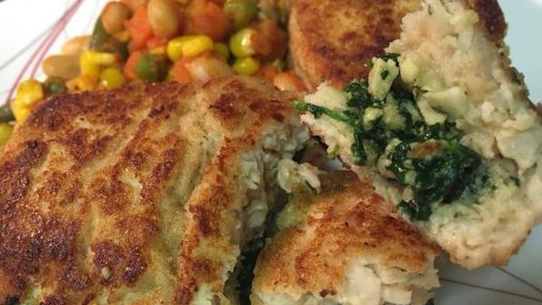 куриные зразы со шпинатом и яйцом