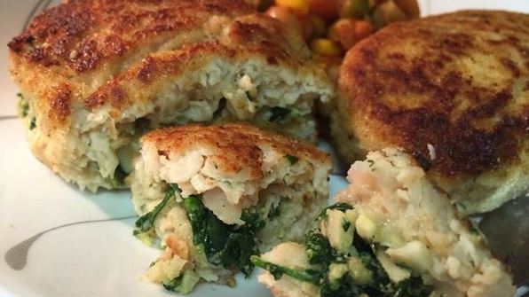 куриные зразы со шпинатом и яйцом