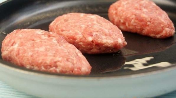 мясные зразы с яйцом и луком