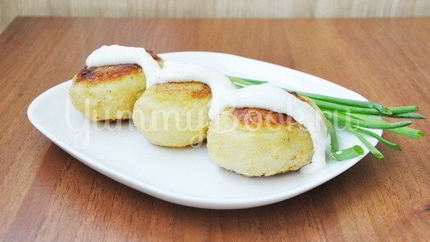 Зразы картофельные с грибами и луком