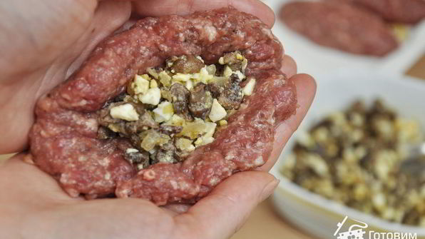 зразы с грибами, луком и яйцом