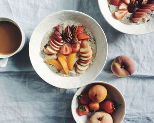 Детская каша с фруктами