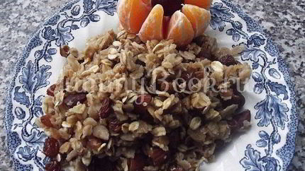 Геркулесовая каша с миндалем и изюмом в мультиварке