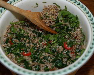 Гречка с чили и шпинатом