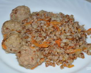 Гречка с фрикадельками