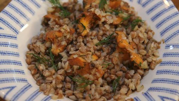 гречка с грибами, луком и укропом