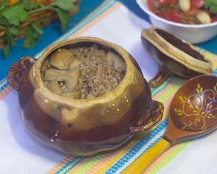 Гречка с грибами в горшочке