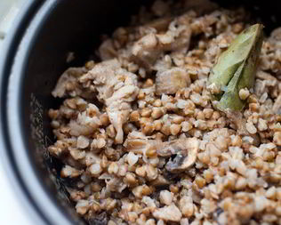 Гречка с курицей и грибами