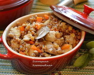 Гречка с курицей в горшочке