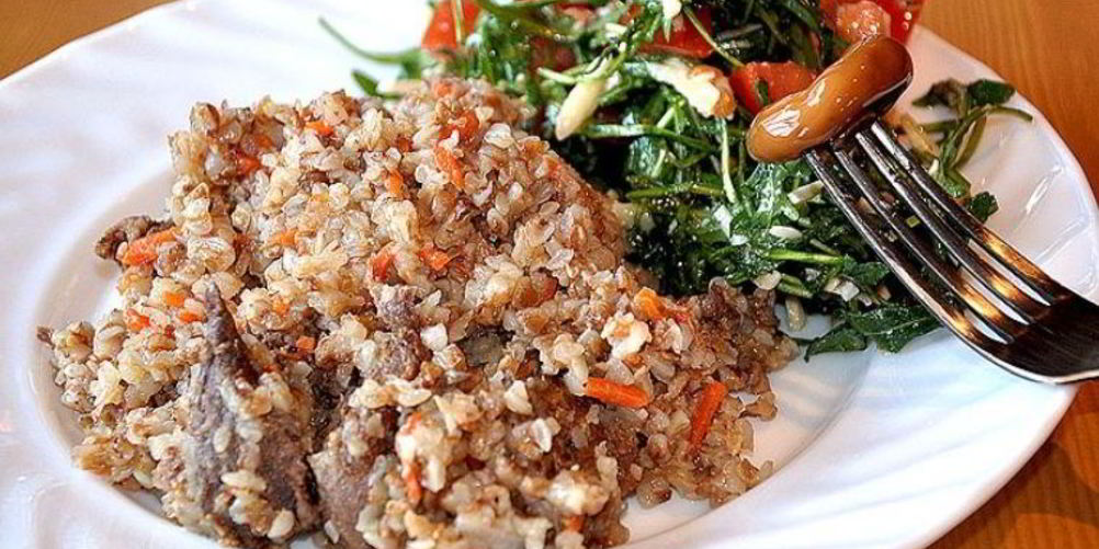 Рецепт гречки с тушенкой и грибами