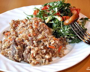Гречка с тушенкой и грибами