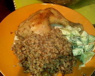 Гречка, тушенная с курицей