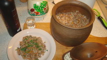 Гречка запеченная в глиняном горшке