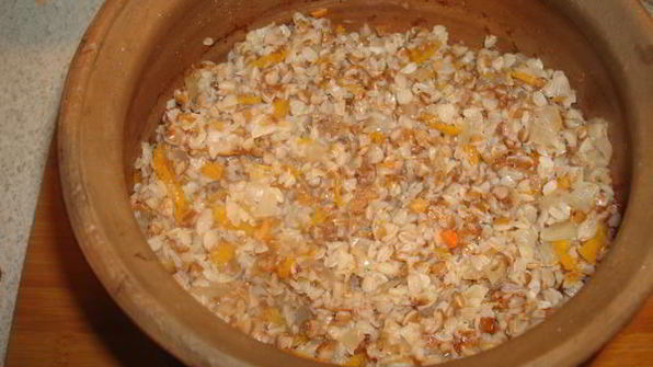 гречка запеченная в глиняном горшке