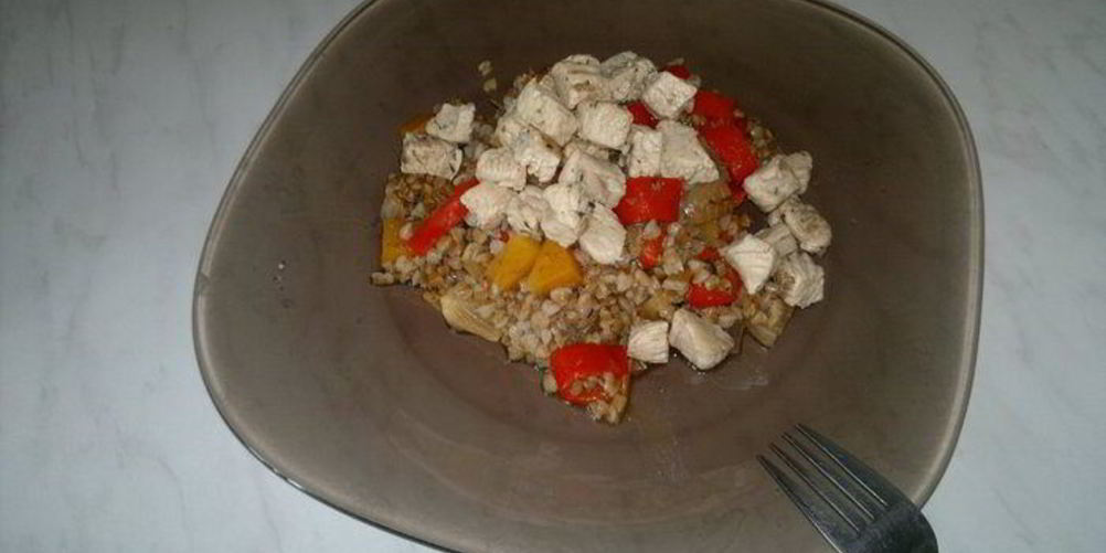 Рецепт гречневой каши с ассорти из овощей и грудка индейки