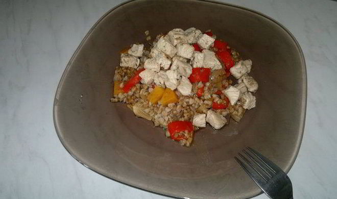 Гречневая каша с ассорти из овощей и грудка индейки
