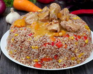 Гречневая каша с гуляшом