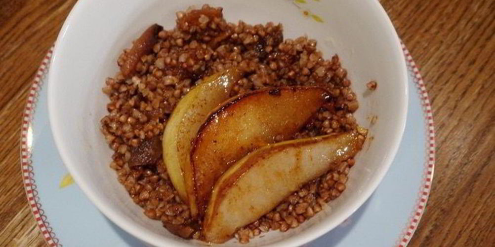 Рецепт гречневой каши с курагой и грушей