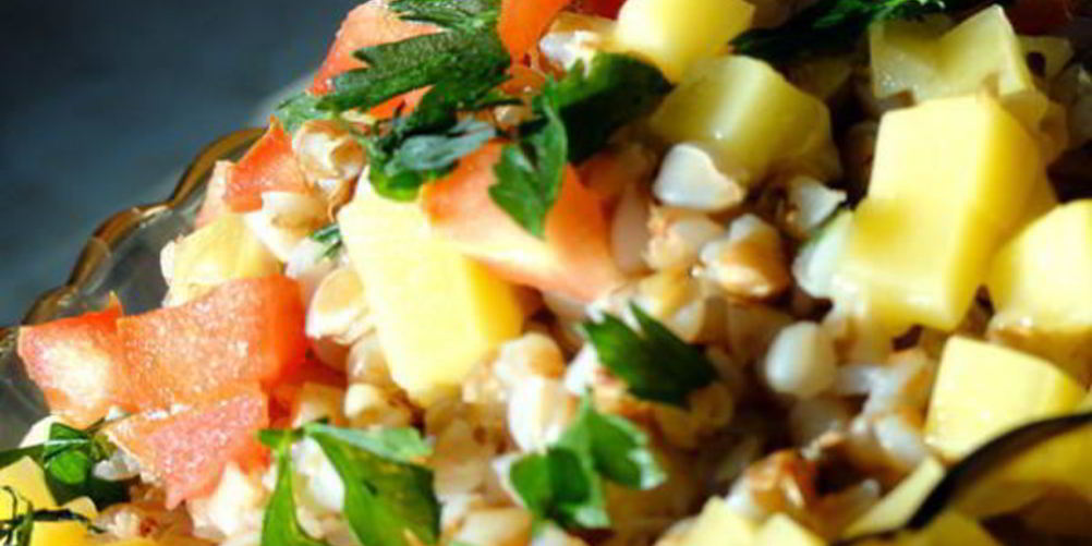 Рецепт гречневой каши с сыром и помидорами