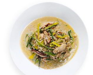 Зеленая гречка с грибами и пореем