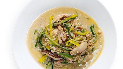 Зеленая гречка с грибами и пореем