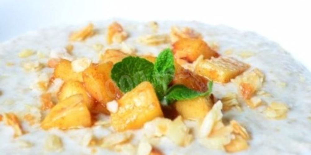 Рецепт каши из овсяных хлопьев с карамельными яблоками и миндалем