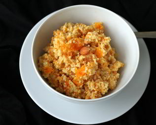 Каша пшенная с курагой и тыквой