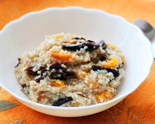 Каша с орехами и сухофруктами