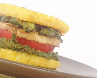 Полента с авокадо, тофу и томатом