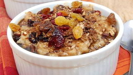 Ирландская овсяная каша с клюквой и изюмом