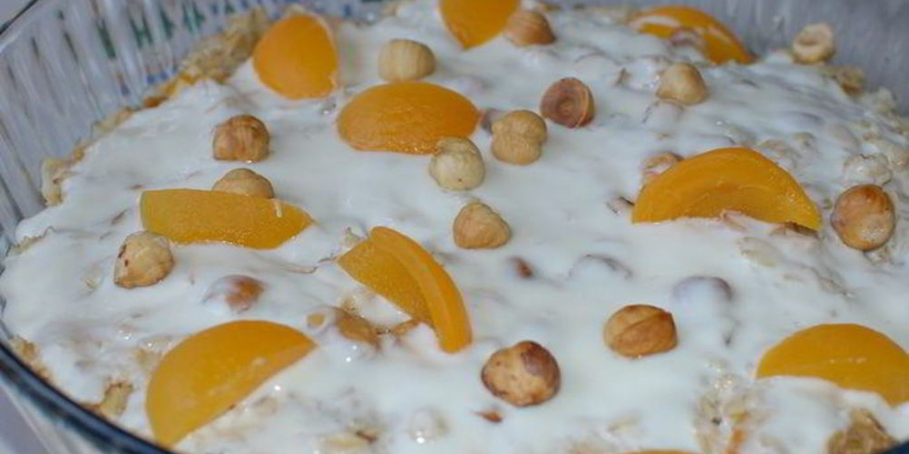 Рецепт хрустящей овсянки с йогуртом, персиками и абрикосами