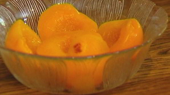 хрустящая овсянка с йогуртом, персиками и абрикосами