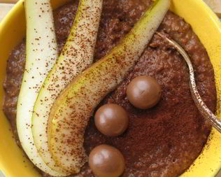 Овсяная каша с грушей и шоколадом
