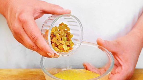 овсяная каша с изюмом и персиками