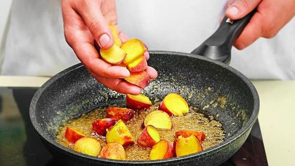 овсяная каша с изюмом и персиками