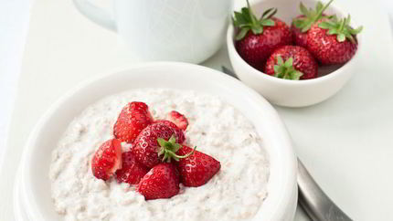 Овсяная каша с клубникой