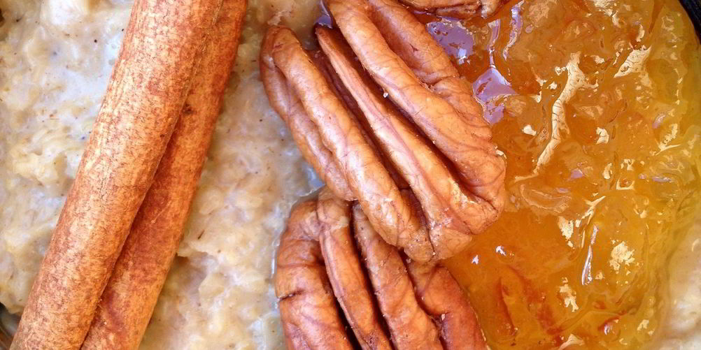 Рецепт овсяной каши с пряностями, пеканом и апельсиновым джемом