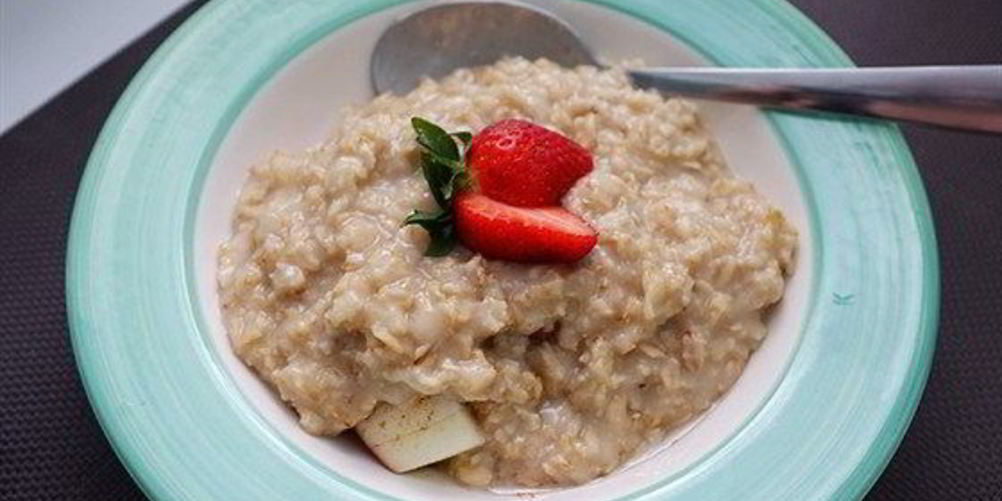 Рецепт овсяной каши с яблоком и корицей