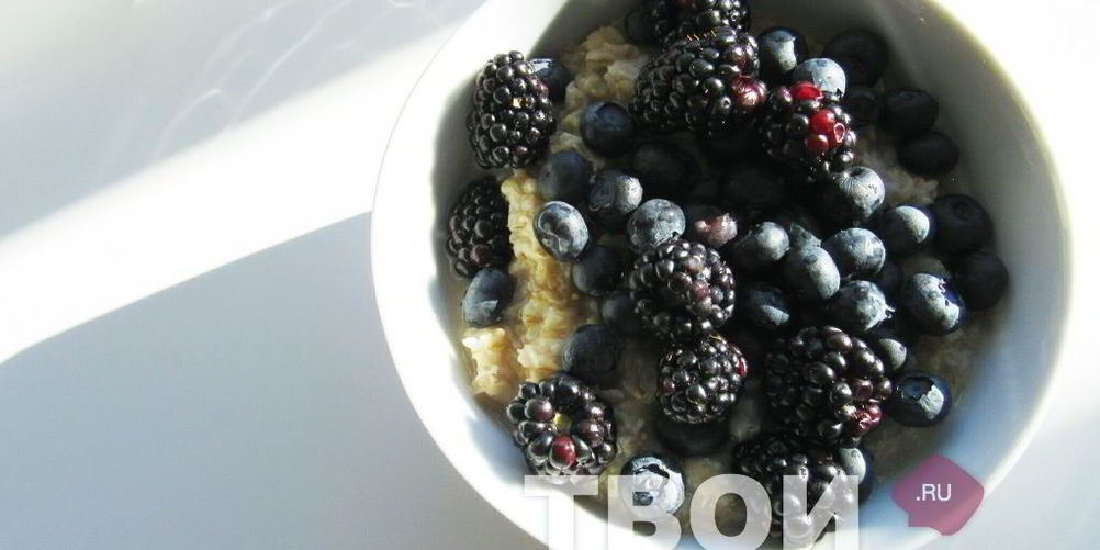 Рецепт овсянки на воде с ягодами и бананом