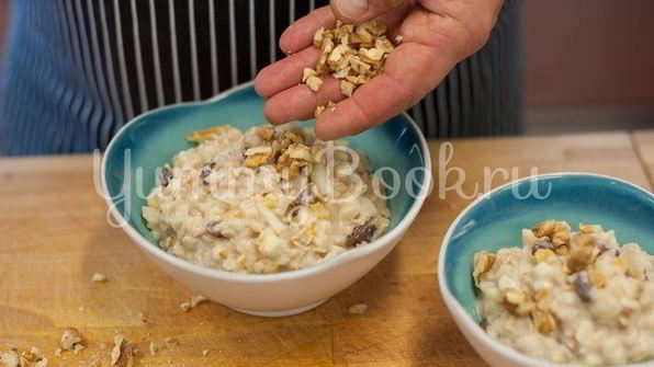 овсянка с сухофруктами и орехами