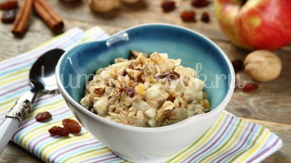 овсянка с сухофруктами и орехами