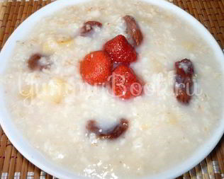 Постная овсяная каша с изюмом и яблоками из мультиварки