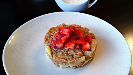 Запеченая овсянка с фруктами и орехами