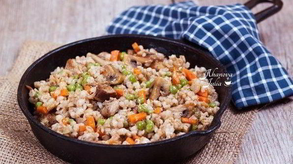 перловая каша с мясом, грибами и овощами
