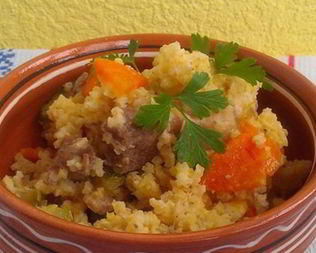 Пшеничная каша с соевым мясом и овощами