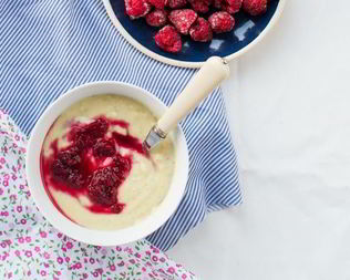 Пшенная каша с малиновым муссом