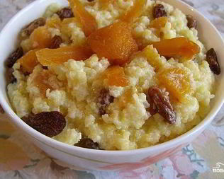 Пшенная каша с изюмом и курагой