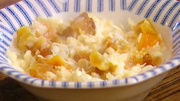 рисовая каша с корицей, медом и сухофруктами