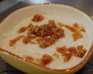 Рисовая каша с шоколадом и кокосовой карамелью