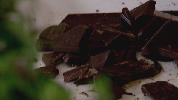 шоколадная рисовая каша с изюмом и орехами